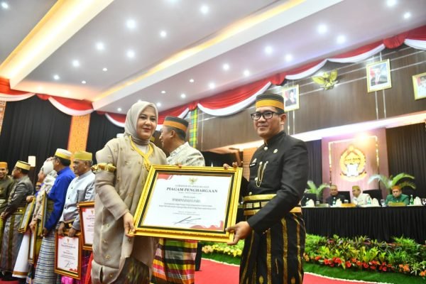 Kota Parepare meraih dua penghargaan dari Pemerintah Provinsi Sulsel atas capaian kinerja dalam dua kategori utama, yakni penurunan jumlah penduduk miskin ekstrem dan peningkatan kualitas lingkungan hidup. Foto: dok.pribadi