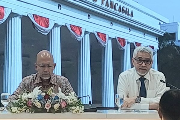 Direktur Jenderal Asia Pasifik dan Afrika Kemlu RI, Abdul Kadir Jailani (kanan) dalam agenda press briefing, Rabu (22/10)/Foto : GPriority (Nindya Farhah Azzahrah)