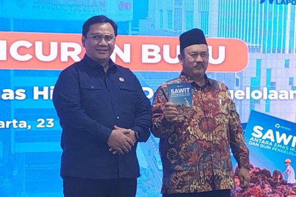 Anggota Ombudsman RI, Yeka Hendra Fatika (kiri) bersama Menteri PPN/Kepala Bappenas, Rachmat Pambudy (kanan) pada Kamis (23/10)/Foto : GPriority (Nindya Farhah Azzahrah)