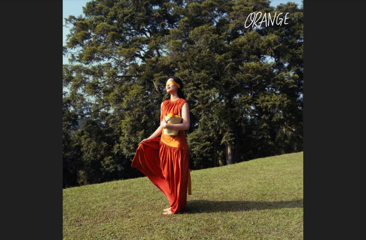 Penyanyi, penulis lagu, sekaligus kreator konten Kalya Islamadina resmi merilis EP perdananya bertajuk “Orange”. Foto: istimewa