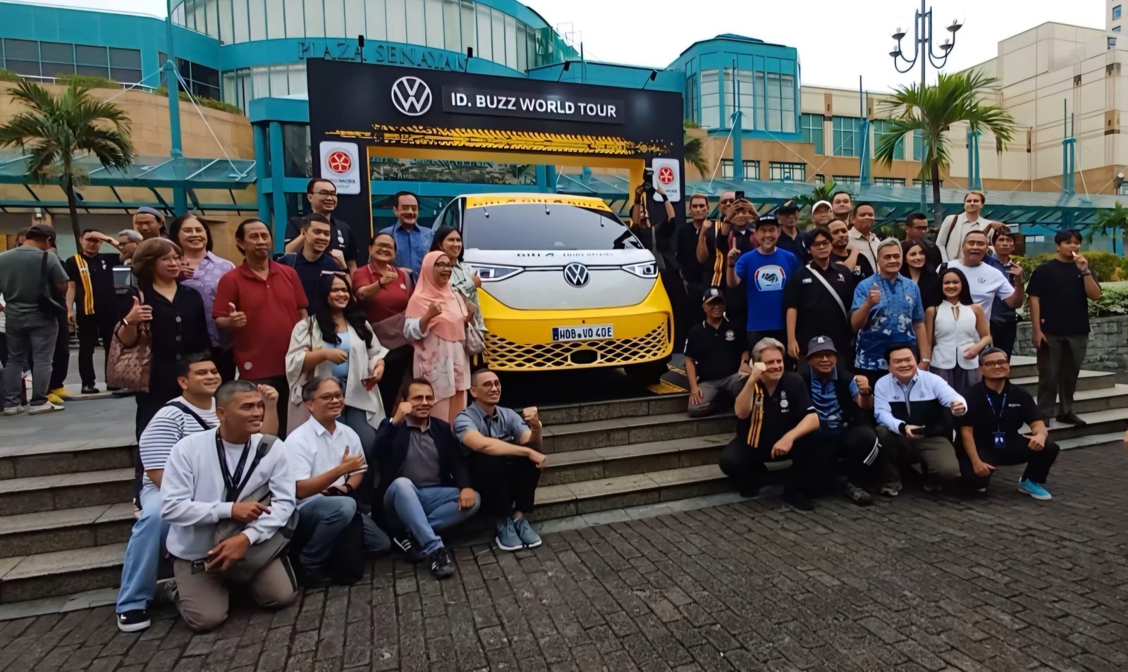 ID. BUZZ World Tour bersama Volkswagen Indonesia di Plaza Senayan, Jakarta, Selasa (28/10). Foto: GPriority/Dimas A Putra