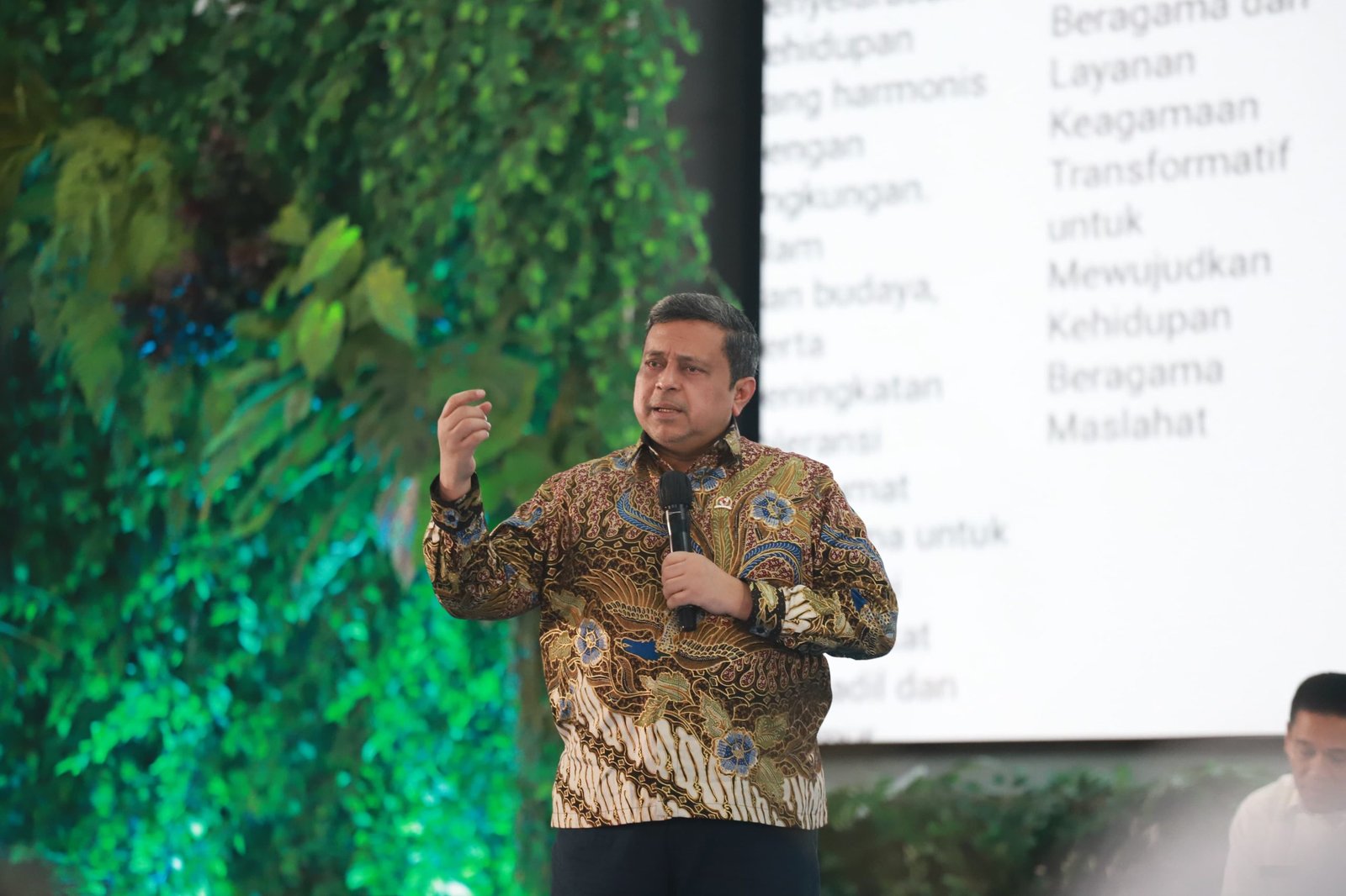 Kepala Badan Penyelenggara Jaminan Produk Halal (BPJPH) Kementerian Agama RI, Ahmad Haikal Hasan menghadiri Rapat Koordinasi Sinkronisasi Program dan Kegiatan Kementerian/Lembaga Pemerintah Non Kementerian dengan Pemerintah Daerah Tahun 2025 di Kampus IPDN Jatinangor, Sumedang, Jawa Barat. Foto: Humas BPJPH