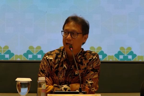 Menkes Budi Gunadi Sadikin dalam konferensi pers penanggulangan KLB Program MBG di Kemenkes RI, Kamis (2/10)/Foto Tangkapan Layar YouTube Kemenkes RI