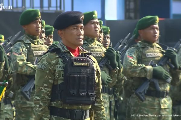 TNI resmi mengganti seragam PDL dari loreng ke warna sage green/Foto Tangkapan Layar YouTube Sekretariat Presiden
