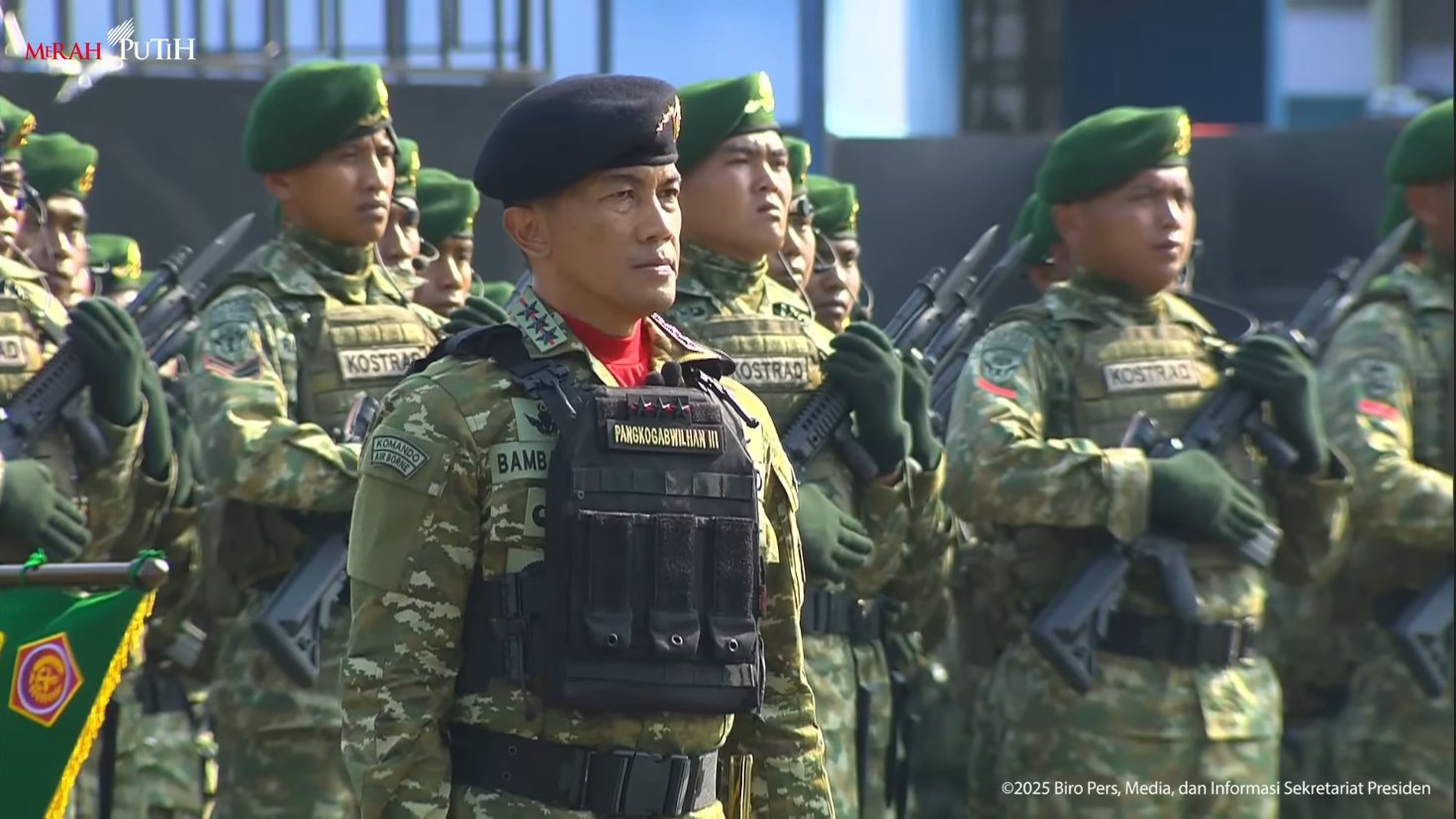 TNI resmi mengganti seragam PDL dari loreng ke warna sage green/Foto Tangkapan Layar YouTube Sekretariat Presiden