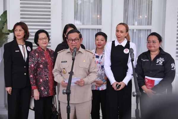 Gubernur DKI Jakarta, Pramono Anung dan Koalisi Dog Meat Free Indonesia sepakat larang warga Jakarta konsumsi daging anjing dan kucing/Foto Pemprov DKI