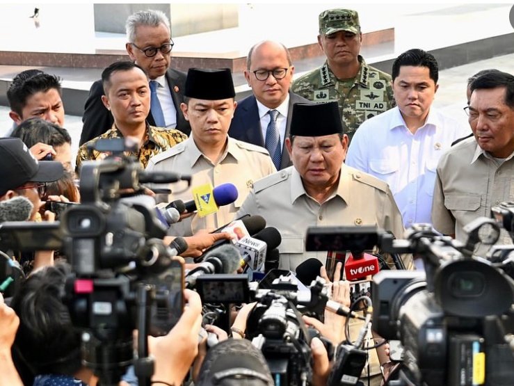 Presiden Prabowo Subianto tiba di Tanah Air, Selasa (14/10), usai hadiri KTT Perdamaian Gaza di Mesir/Foto Instagram @kemensetneg.ri