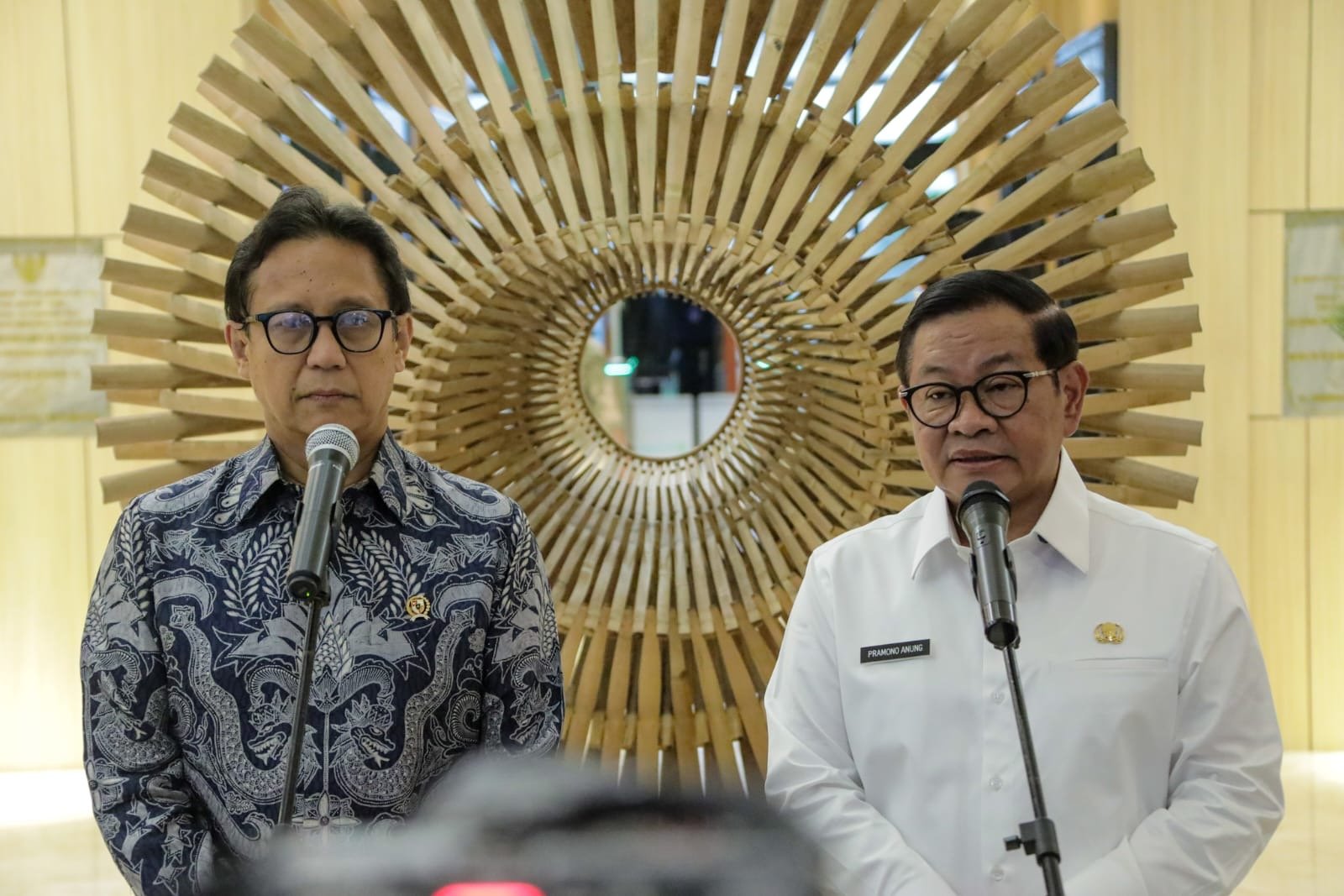 Menteri Kesehatan (Menkes), Budi Gunadi Sadiki dan Gubernur DKI Jakarta, Pramono Anung bertemu di Kantor Kemenkes, Selasa (28/10)/Foto Pemprov DKI Jakarta
