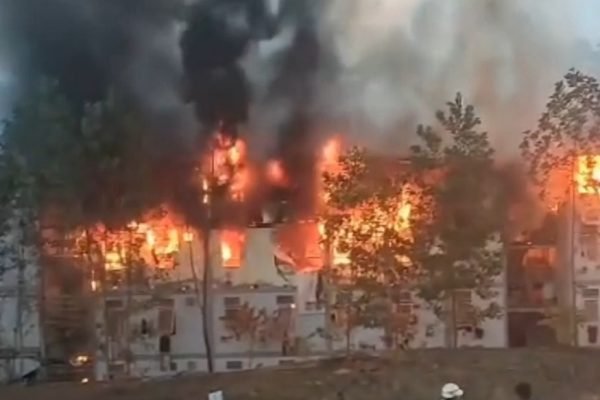 Kebakaran hebat landa gedung Hunian Pekerja Konstruksi (HPK) di IKN/Foto Kantor Berita Antara