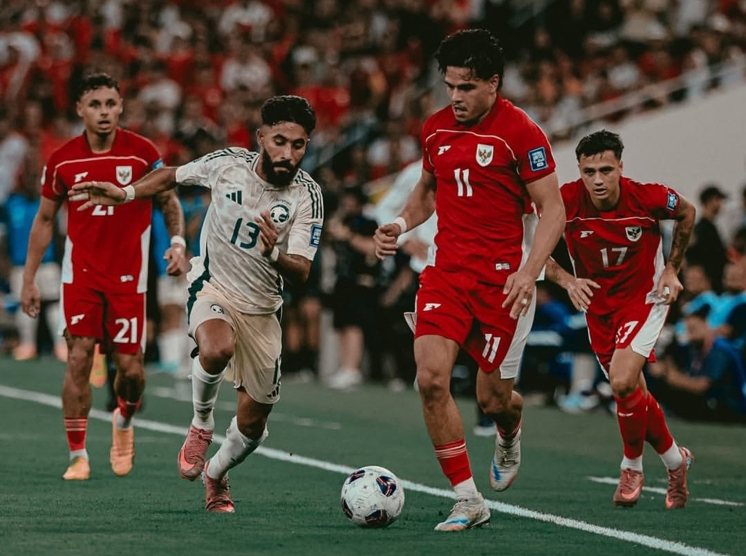 Indonesia vs Arab Saudi dalam putaran keempat Kualifikasi Piala Dunia 2026 di Stadion King Abdullah Sports City, Jeddah, Kamis (9/10). Foto: Instagram/timnasindonesja