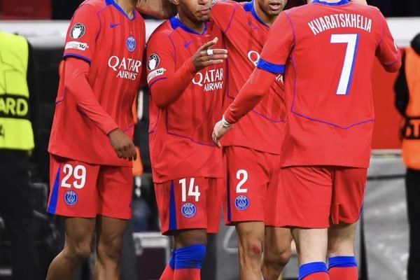 Pemain Paris Saint-Germain (PSG) selebrasi usai mencetak gol ke gawang Leverkusen dalam laga fase grup Liga Champions di Stadion BayArena, Rabu (22/10) dini hari WIB. Foto: Instagram/PSG