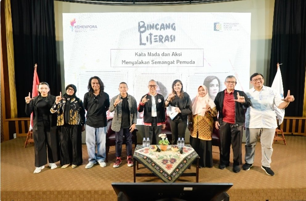 Bincang Literasi dalam rangka memperingati Hari Sumpah Pemuda (HSP) Tahun 2025. 'Kata Nada dan Aksi Menyalakan Semangat Pemuda' menjadi tema besar yang diangkat. Foto: Dok.Kemenpora
