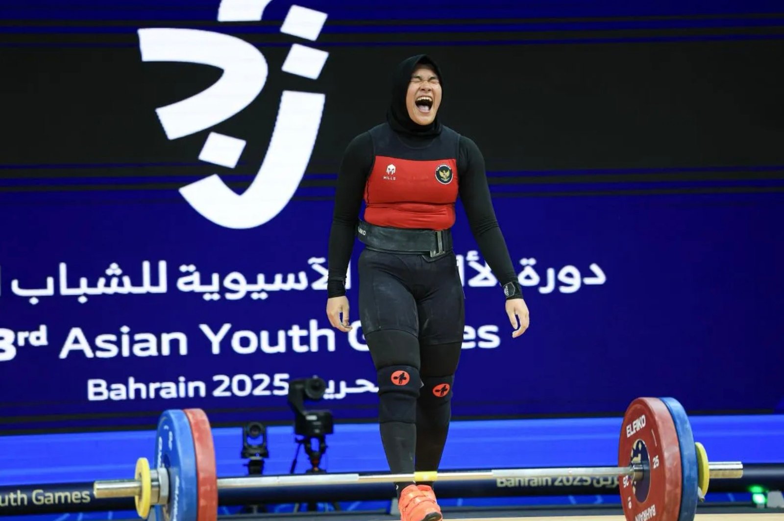 Atlet angkat besi muda Indonesia Alyamaulida Kartika pada ajang Asian Youth Games (AYG) 2025 yang digelar di Bahrain. Foto: NOC Indonesia