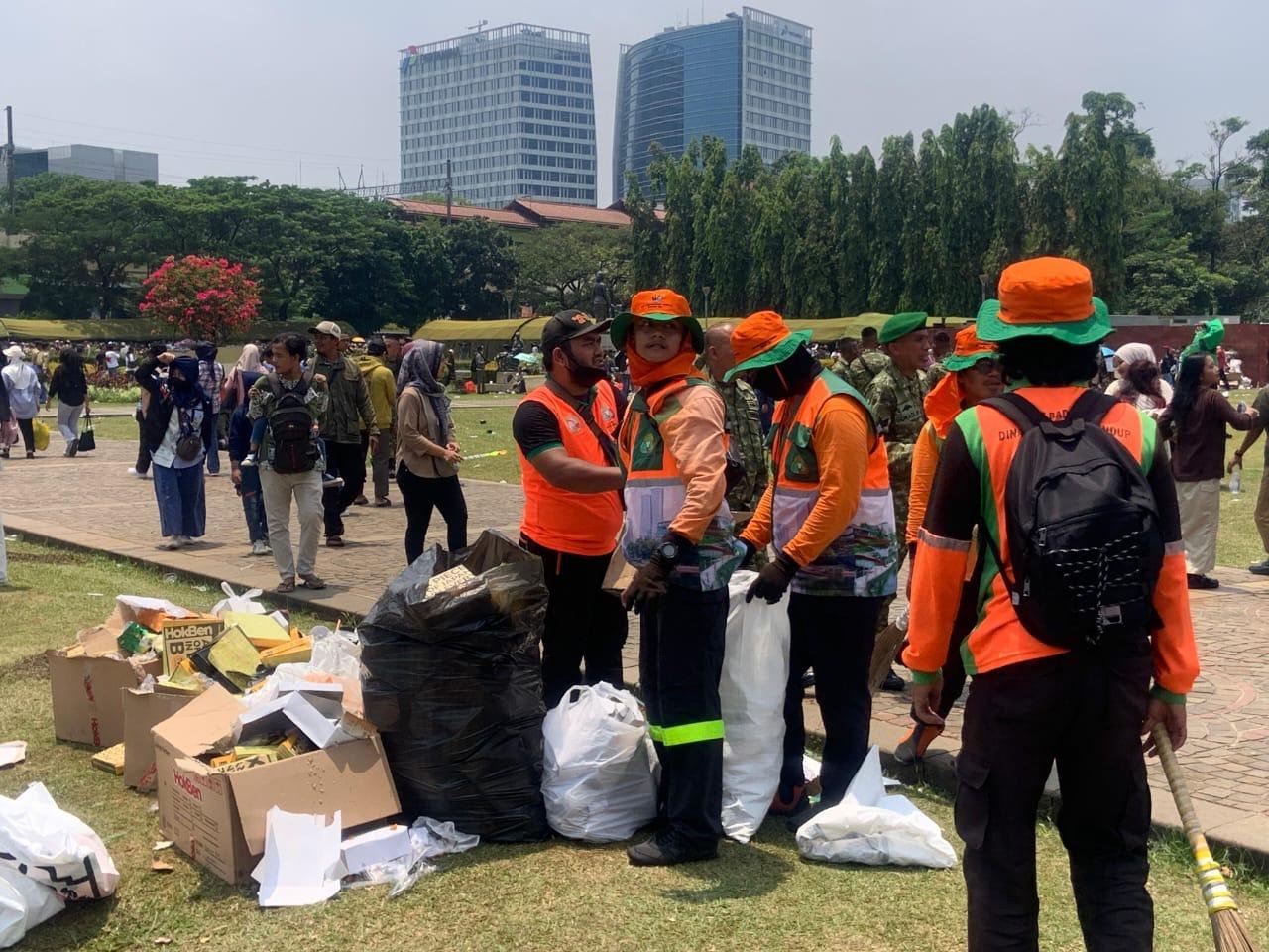 Sebanyak 126,65 ton sampah yang diangkut Dinas LH DKI Jakarta usai perayaan HUT ke-80 TNI/Foto Humas Dinas LH DKI