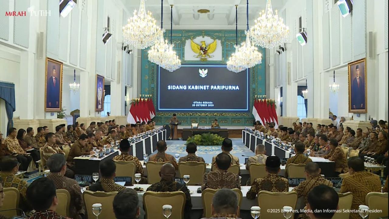 Presiden Prabowo Subianto memimpin Sidang Kabinet Paripurna di Istana Negara, Senin (20/10)/Foto Tangkapan Layar YouTube Sekretariat Presiden