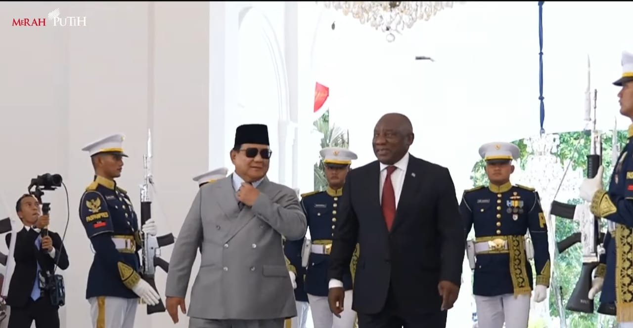 Presiden Prabowo Subianto sambut Presiden Afrika Selatan, Cyril Ramaphosa saat tiba di Istana Negara, Rabu (22/10)/Foto Tangkapan Layar Youtube Sekretariat Presiden
