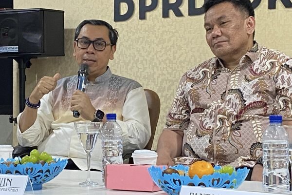 Staf Khusus Gubernur DKI Jakarta, Yustinus Prastowo dan Dirut PT JakPro, Iwan Takwin/Foto Fifi Abdurahman