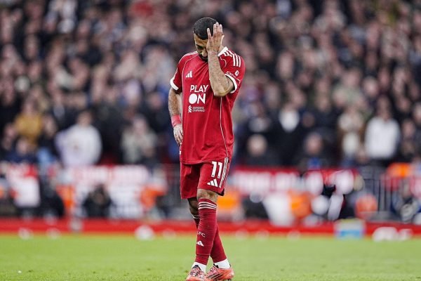 Mo Salah setelah melawan Man United di ANfield. Foto: X/thejurgenholic