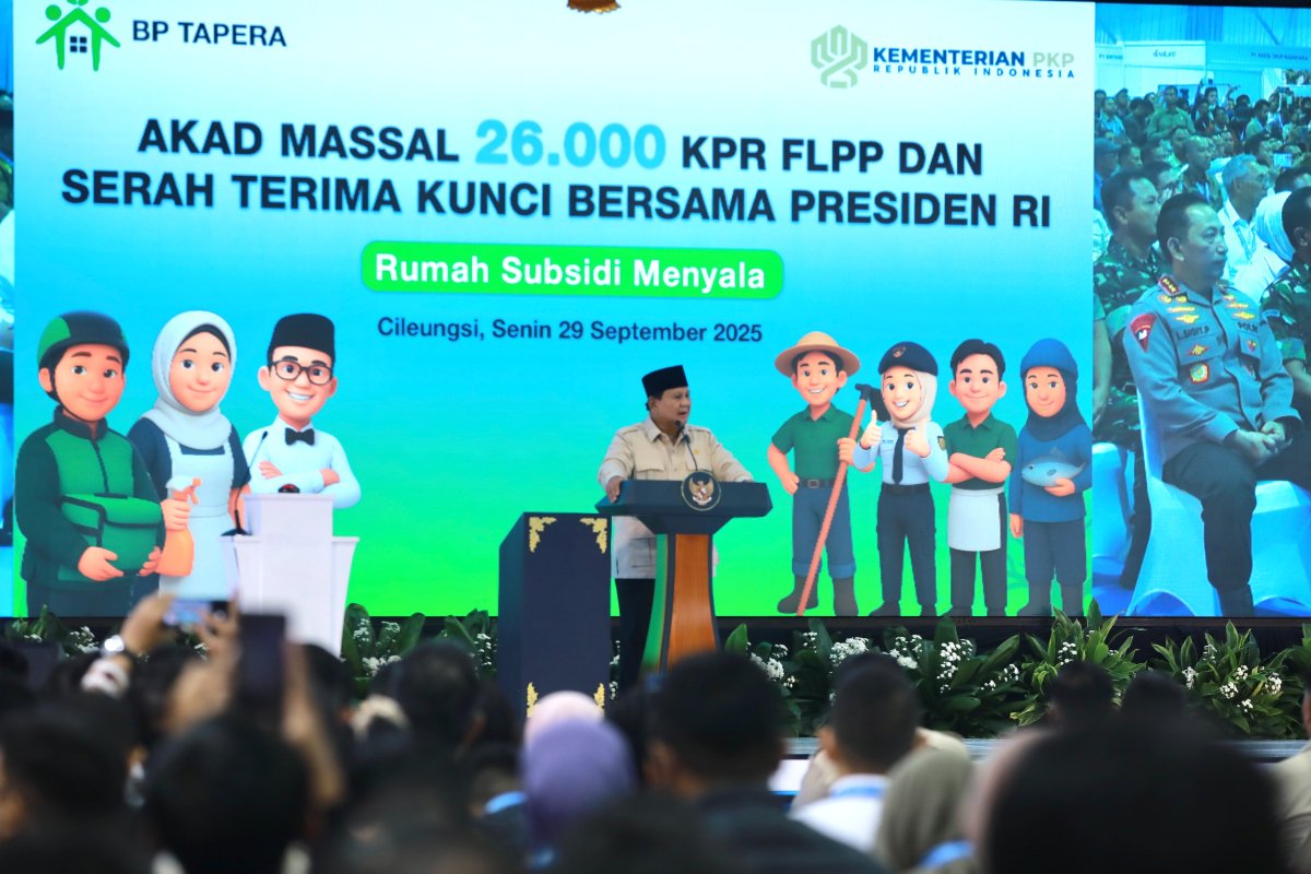 Presiden Prabowo pada agenda akad massal 26.000 KPR Fasilitas Likuiditas Pembiayaan Perumahan (FLPP) dan Serah Terima Kunci di kawasan Cileungsi, Senin (29/9)/Foto : Dok. Kantor Staf Presiden