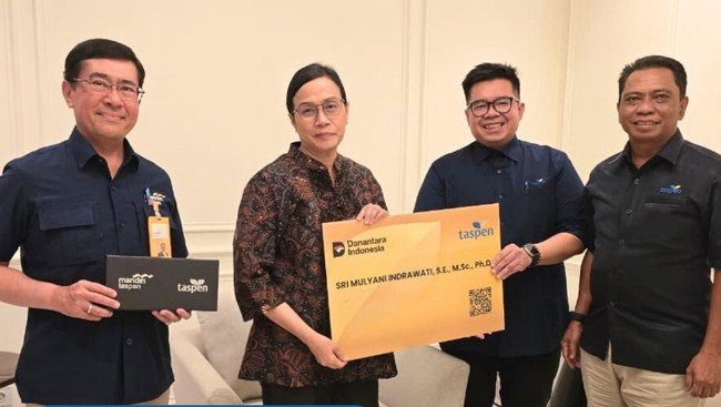 Sri Mulyani menerima uang pensiun. Foto: Instagram/taspen