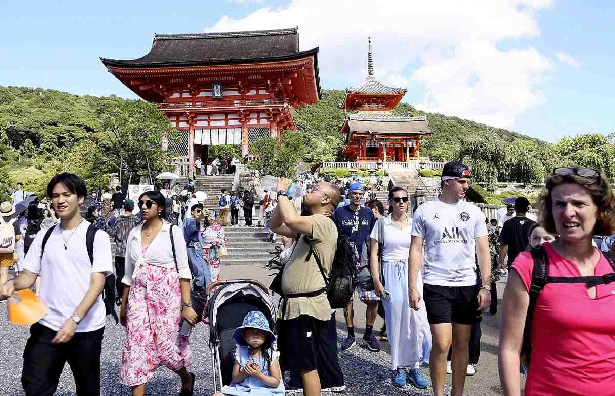 Visa ke Jepang Bakal Naik 10 Kali Lipat, Simak Regulasi Terbarunya/Foto : Dok. The Japan News