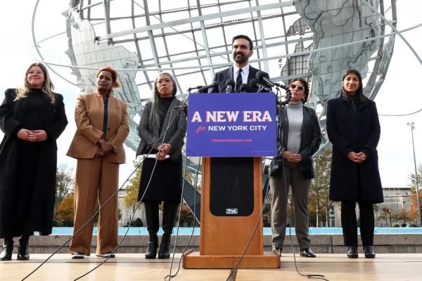 Wali Kota New York Zohran Mamdani saat menunjukkan/Foto : Dok. Reuters