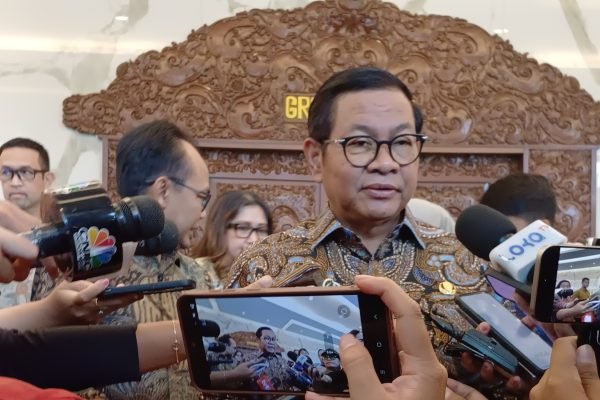 Gubernur Pramono Anung usai bertemu Menteri Koordinator Bidang Perekonomian Airlangga Hartarto di Kantor Kemenko Perekenomian, Jakarta, Senin (10/11). Foto: GPriority/Dimas A Putra
