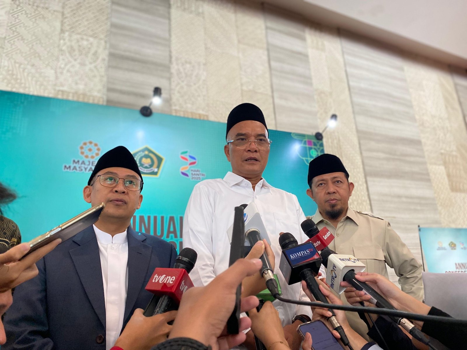 Ketua Majelis Masyayikh Abdul Ghaffar Rozin dan Ketua Komisi VIII DPR RI Marwan Dasopang/Foto Fifi Abdurahman