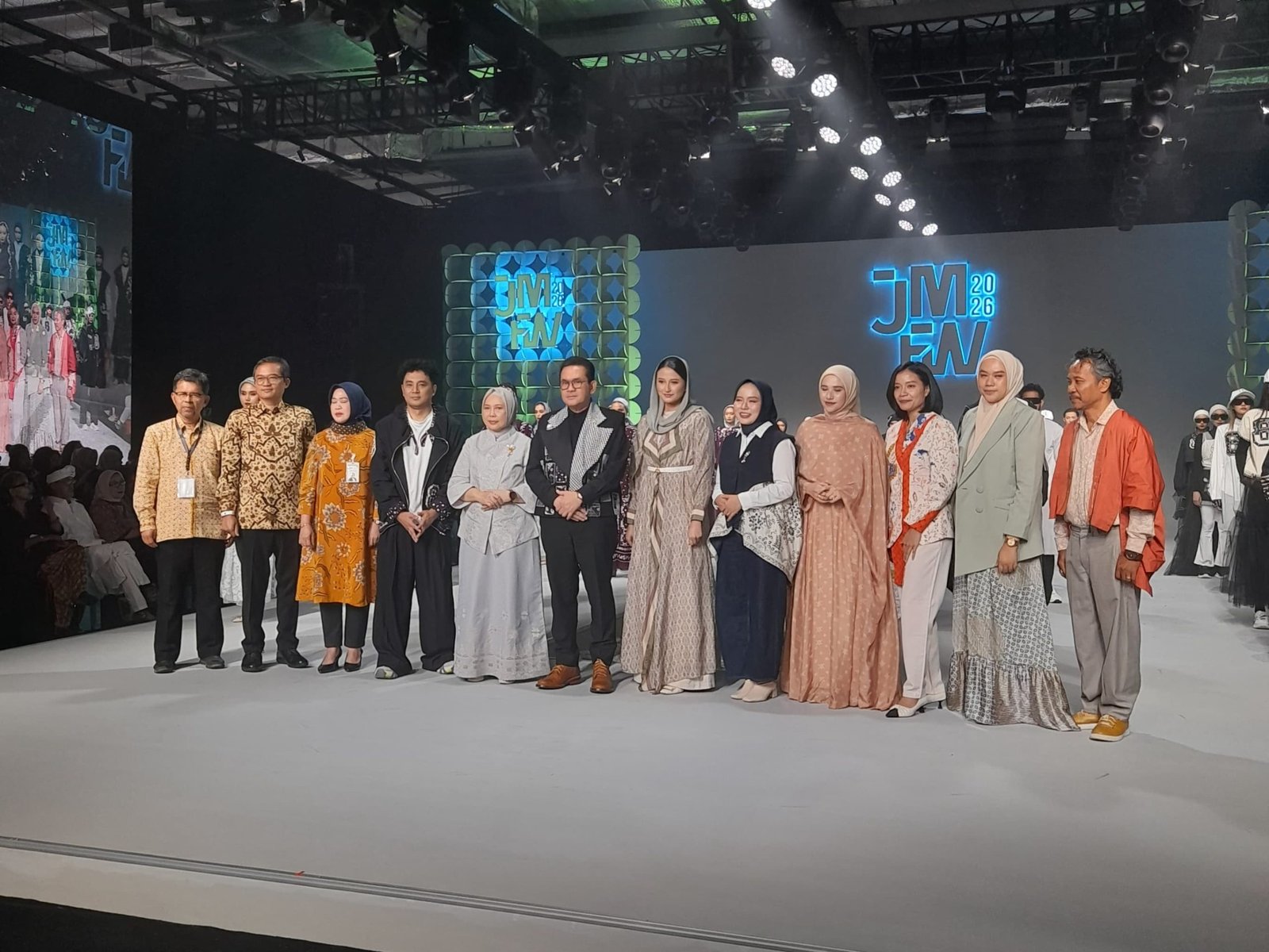Menteri Perdagangan, Budi Santoso saat membuka Jakarta Muslim Fashion Week (JMFW) 2026 di Balai Kartini, Jakarta, Kamis (6/11). Foto: GPriority/Virgie