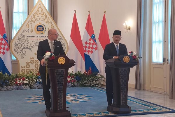 Menlu RI Sugiono bersama Menlu Kroasia, Gordan Grlic Radman pada pertemuan bilateral, Senin (10/11)/Foto : GPriority (Nindya Farhah Azzahrah)