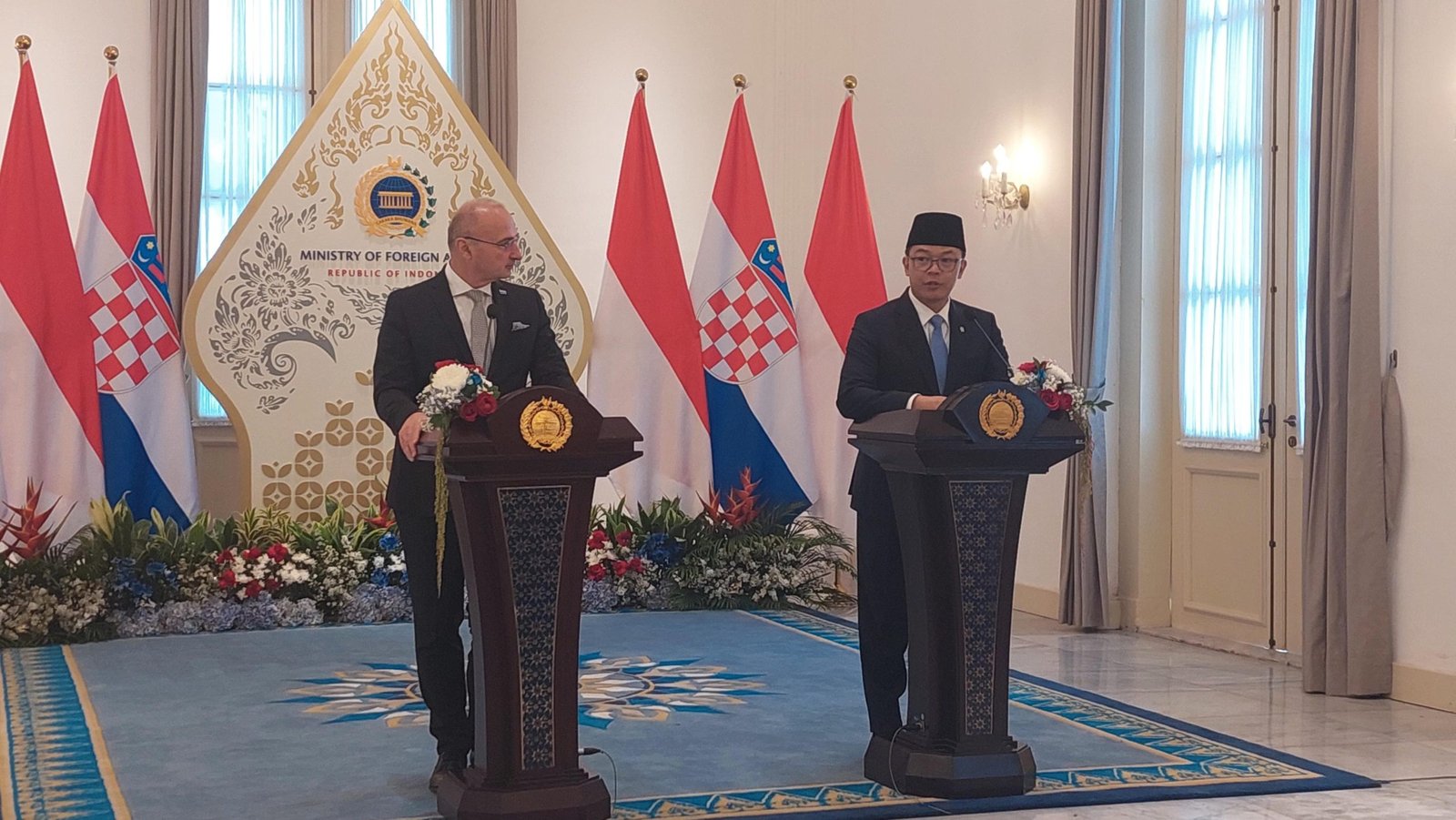 Menlu RI Sugiono bersama Menlu Kroasia, Gordan Grlic Radman pada pertemuan bilateral, Senin (10/11)/Foto : GPriority (Nindya Farhah Azzahrah)