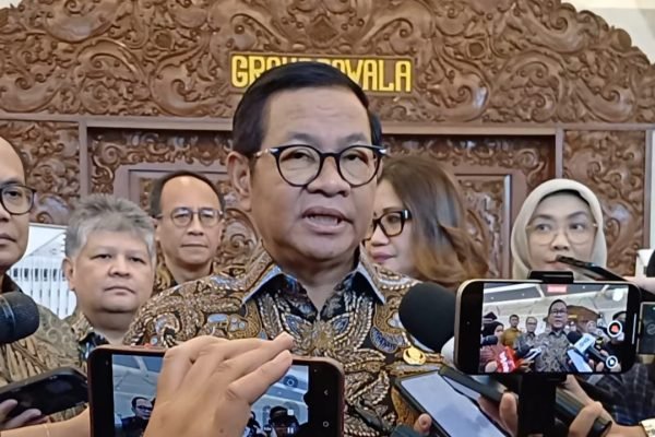 Gubernur DKI Jakarta, Pramono Anung usai bertemu Menko Perekonomian, Airlangga Hartarto di Jakarta, Senin. (10/11). Foto: GPriority/Dimas A Putra