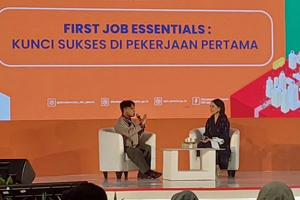 Apri Rokhyadi saat mengisi career seminar di acarar Jakarta Job Fest 2025 di Balai Kartini, Jakarta, Kamis (13/11)/Foto : Dok. GPriority (Nindya Farhah Azzahrah)