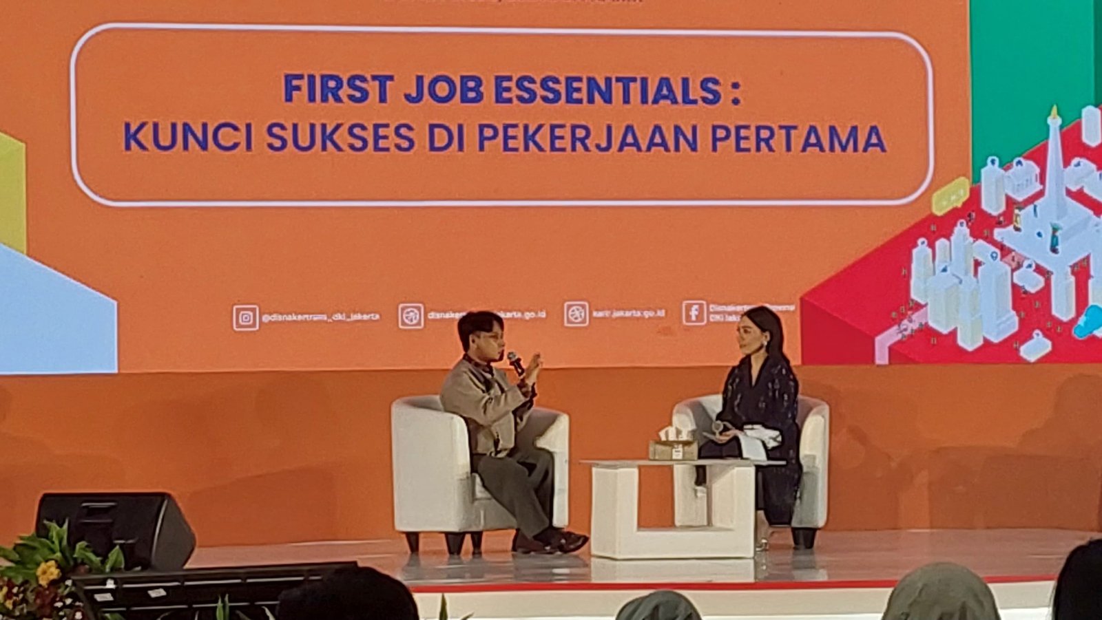 Apri Rokhyadi saat mengisi career seminar di acarar Jakarta Job Fest 2025 di Balai Kartini, Jakarta, Kamis (13/11)/Foto : Dok. GPriority (Nindya Farhah Azzahrah)