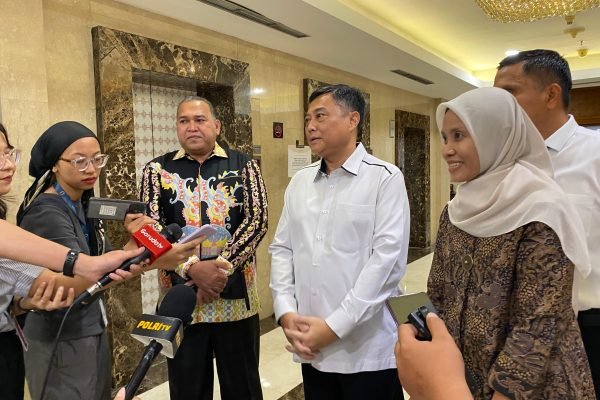 Ketua Peneliti dari Universitas Syiah Kuala Gaussyiah, Kabidyanmas Baintelkam Polri Kombes Pol Yosef Sriyono Joko Handono dan Kepala Keasistenan Utama II Ombudsman, Siti Uswatun Hasanah/Foto Fifi Abdurahman