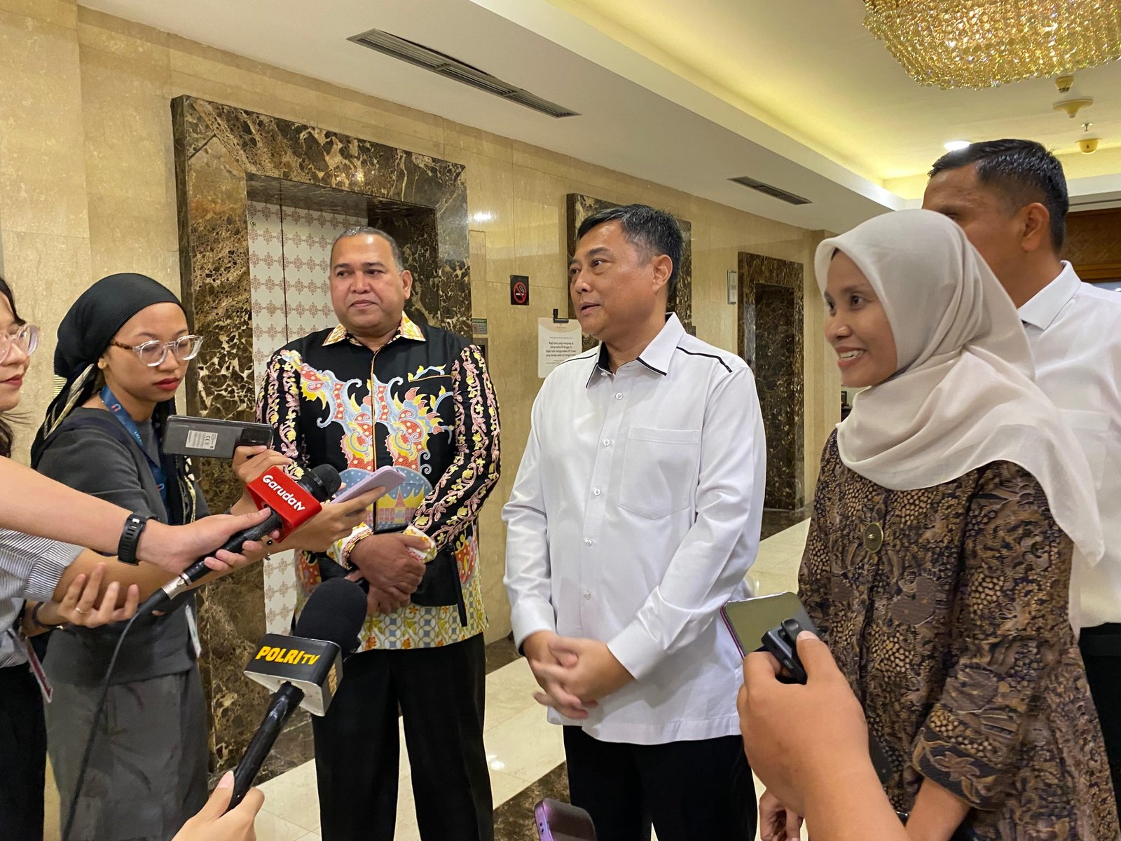 Ketua Peneliti dari Universitas Syiah Kuala Gaussyiah, Kabidyanmas Baintelkam Polri Kombes Pol Yosef Sriyono Joko Handono dan Kepala Keasistenan Utama II Ombudsman, Siti Uswatun Hasanah/Foto Fifi Abdurahman