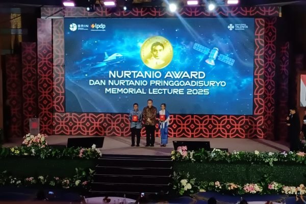 Penghargaan Nurtanio Award dan Nurtanio Pringgoadisuryo Memorial Lecture 2025 sebagai bentuk apresiasi atas kontribusi penting di bidang penerbangan dan antariksa. Foto: GPriority/Dimas A Putra