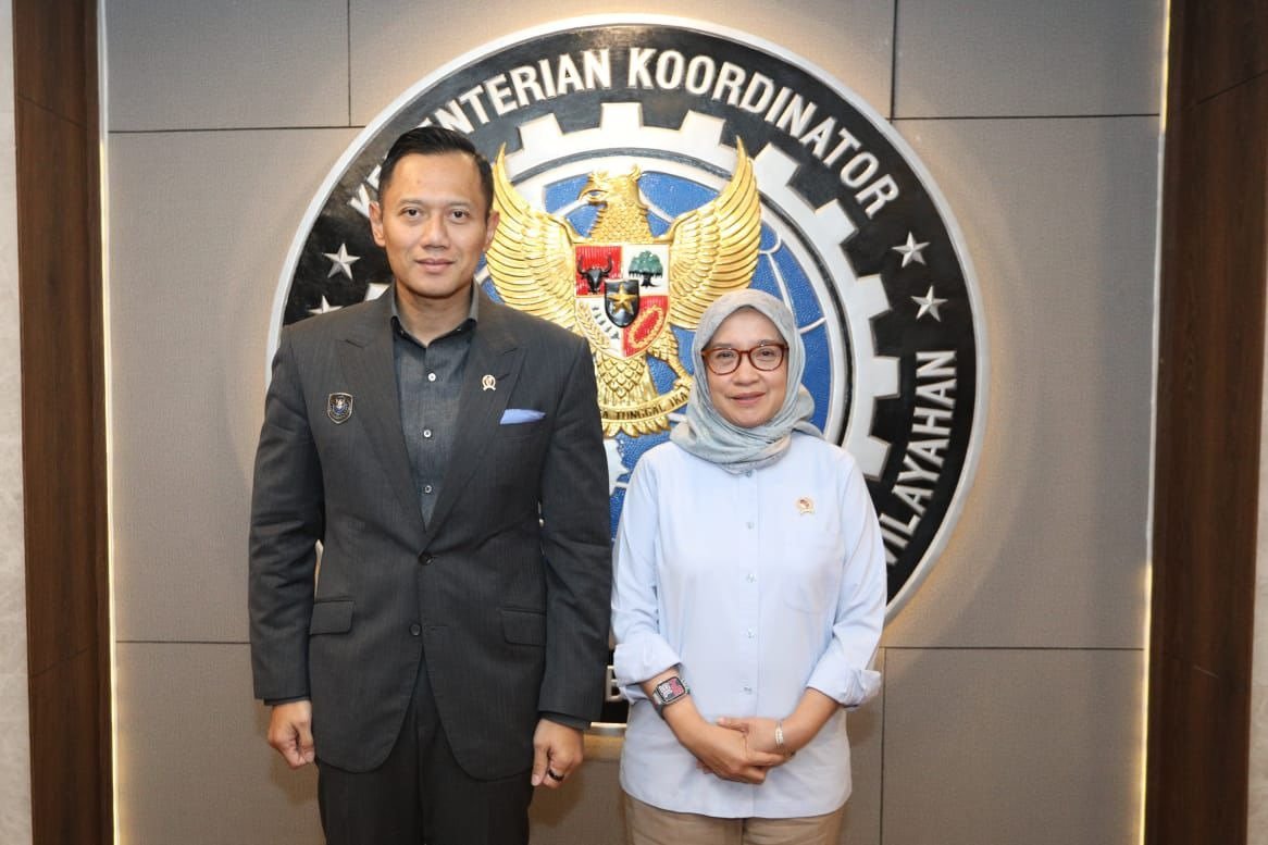 Menteri PANRB Rini Widyantini dalam rapat koordinasi bersama Menko Infrawil Agus Harimurti Yudhoyono di Kantor Kemenko Infrawil, Rabu (26/11). Foto: dok.PANRB