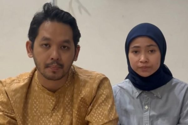 Pasangan suami istri, Alvin Harris dan Anita Dewi minta maaf soal kasus tumbler hilang di KRL/Foto Instagram Alvin Harris
