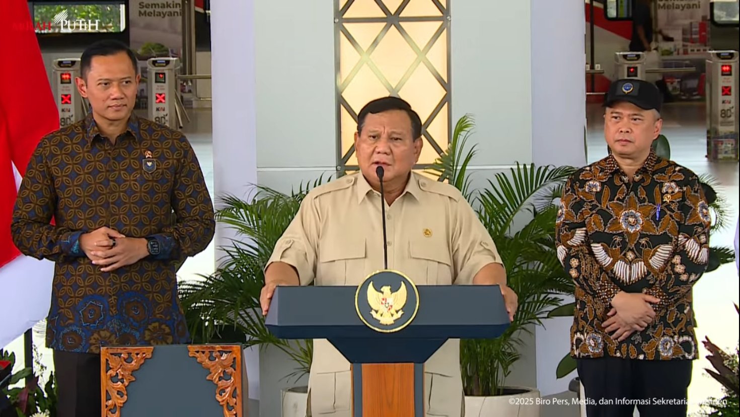Presiden Prabowo Subiato, Menko Infrastruktur dan Pembangunan Kewilayahan Agus Harimurti Yudhoyono dan Menhub Dudy Purwagandhi/Foto Tangkapan Layar YouTube Sekretariat Presiden