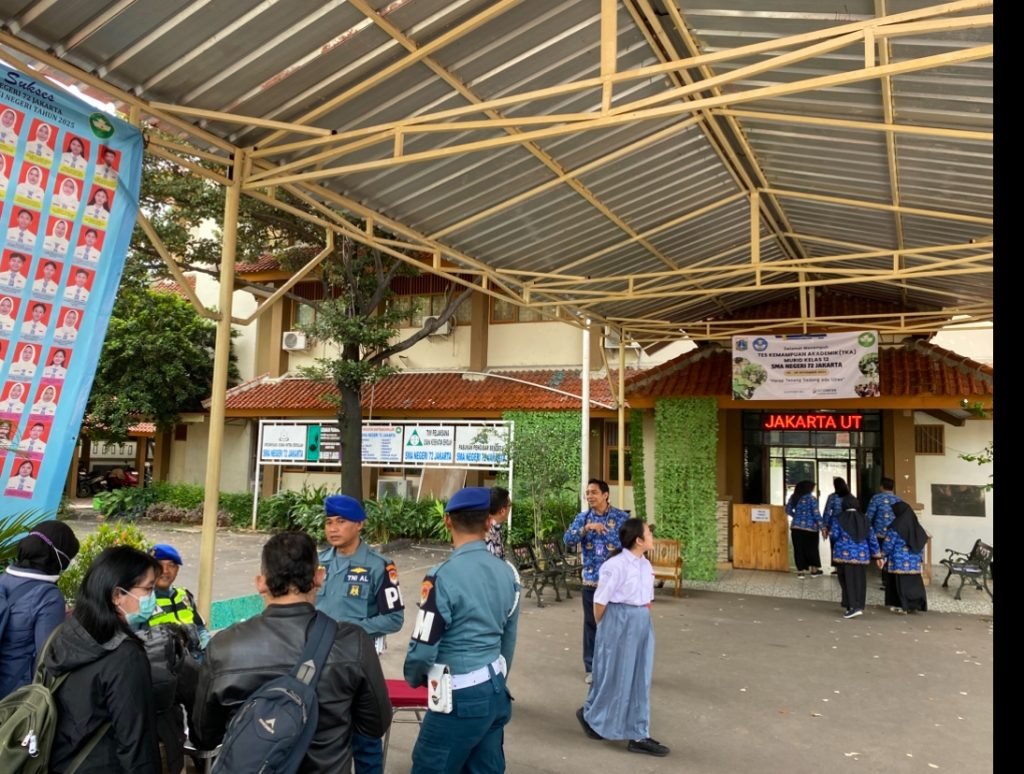 Situasi di SMAN 72 Jakarta pada Senin (10/11), pasca ledakan yang terjadi pada Jumat (7/11) lalu.