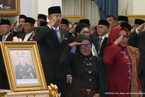 Presiden Prabowo Subianto resmi menganugerahkan gelar Pahlawan Nasional kepada Presiden ke-2, Soeharto/Foto tangkapan layar YouTube Sekretariat Presiden