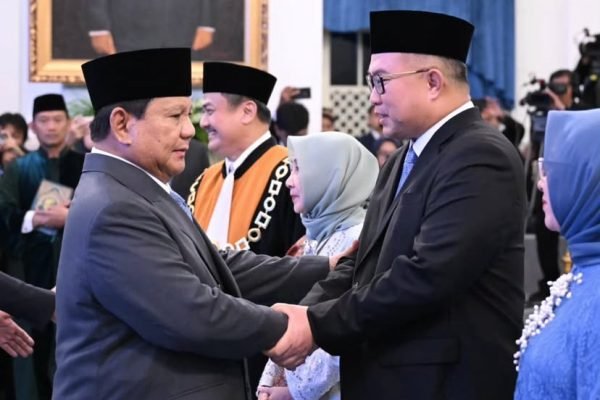 Presiden Prabowo Subianto resmi melantik Arif Satria sebagai Kepala Badan Riset dan Inovasi Nasional (BRIN)/Foto Instagram Sekretariat Kabinet