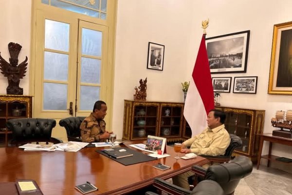 Presiden Prabowo Subianto memanggil Menteri ESDM Bahlil Lahadalia ke Istana Merdeka, Jakarta, Kamis (20/11)/Foto Instagram Sekretariat Kabinet