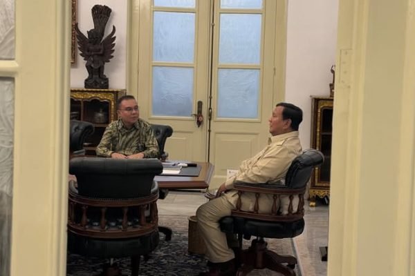 Presiden Prabowo Subianto melakukan pertemuan dengan Wakil Ketua DPR RI Sufmi Dasco Ahmad di Istana Merdeka, Jakarta, Kamis (20/11)/Foto Instagram Sekretariat Kabinet