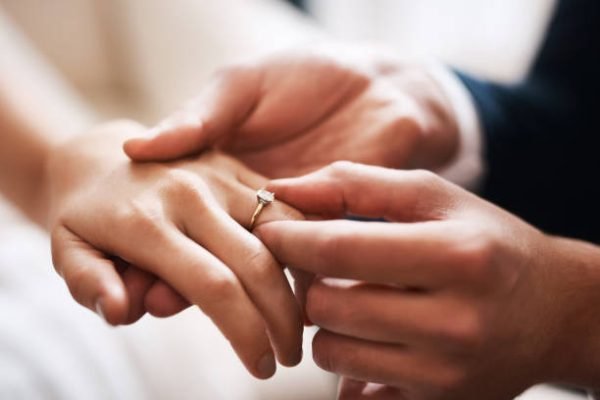 Ramai tawaran jasa nikah siri di TikTok/Foto iStock
