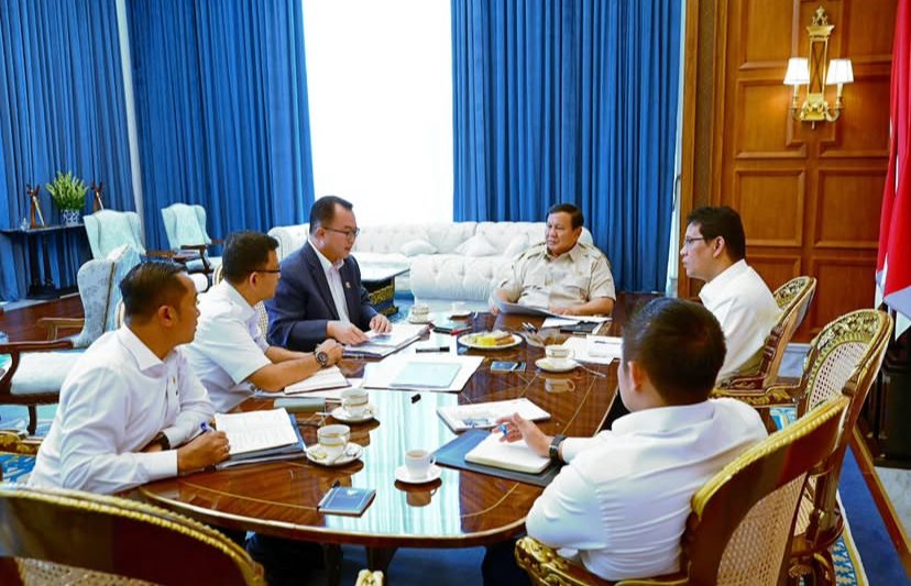 Presiden Prabowo Subianto memanggil Kepala BRIN, Arif Satria dan Wakil Kepala BRIN, Amarulla Octavian, ke Istana Merdeka, Jakarta, Senin (24/11)/Foto Instagram Sekretariat Kabinet