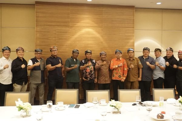 Gubernur Kalimantan Utara (Kaltara) Zainal Arifin Paliwang melakukan pertemuan dengan sejumlah investor asal Malaysia di Jakarta pada Selasa (4/11). Foto: GPriority/Rizky Dimuharam