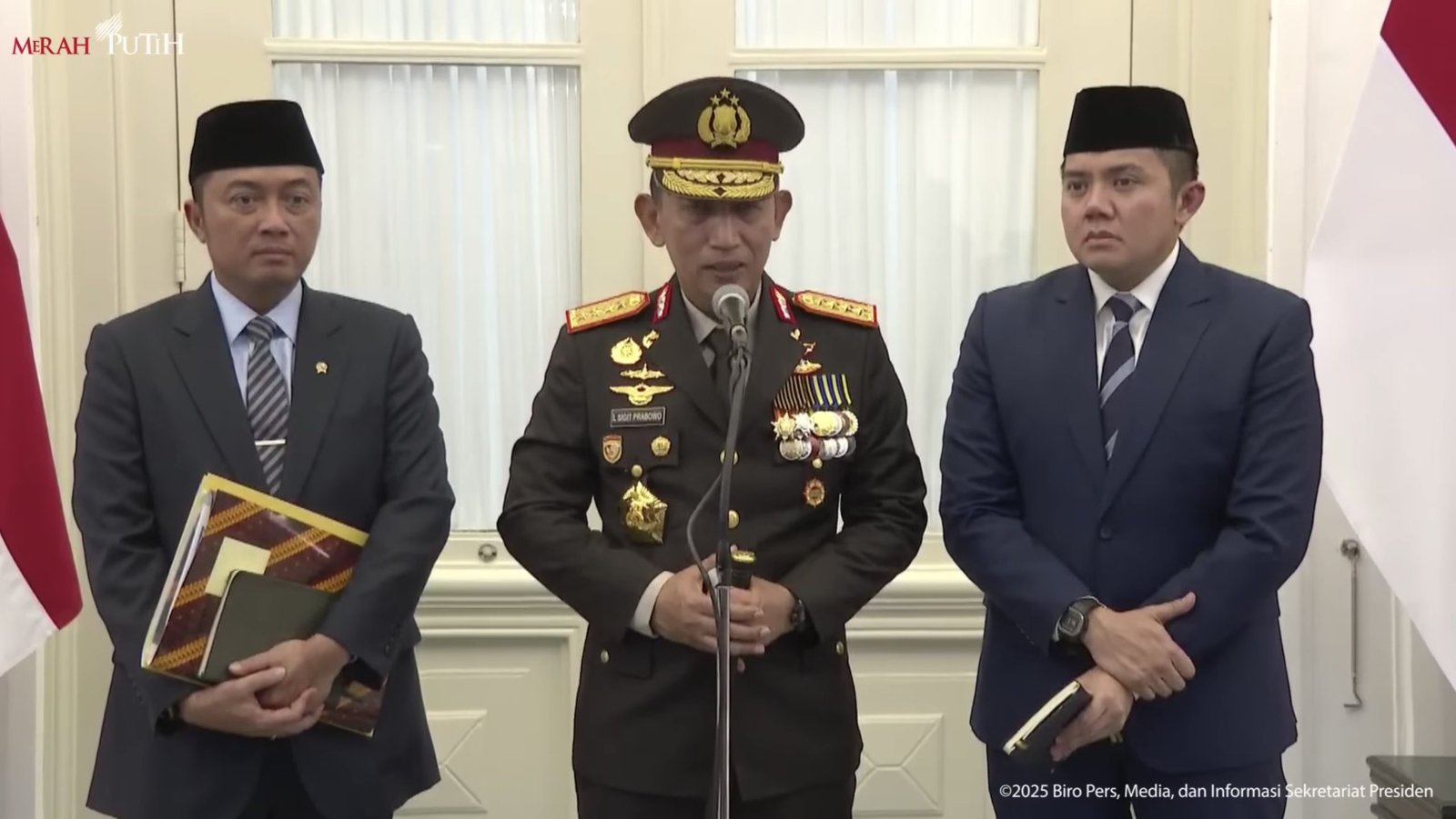 Kapolri Jenderal Polisi Listyo Sigit Prabowo di Istana Merdeka, Jakarta, Jumat (7/11). Foto: Tangkapan Layar Youtube/Sekretariat Presiden