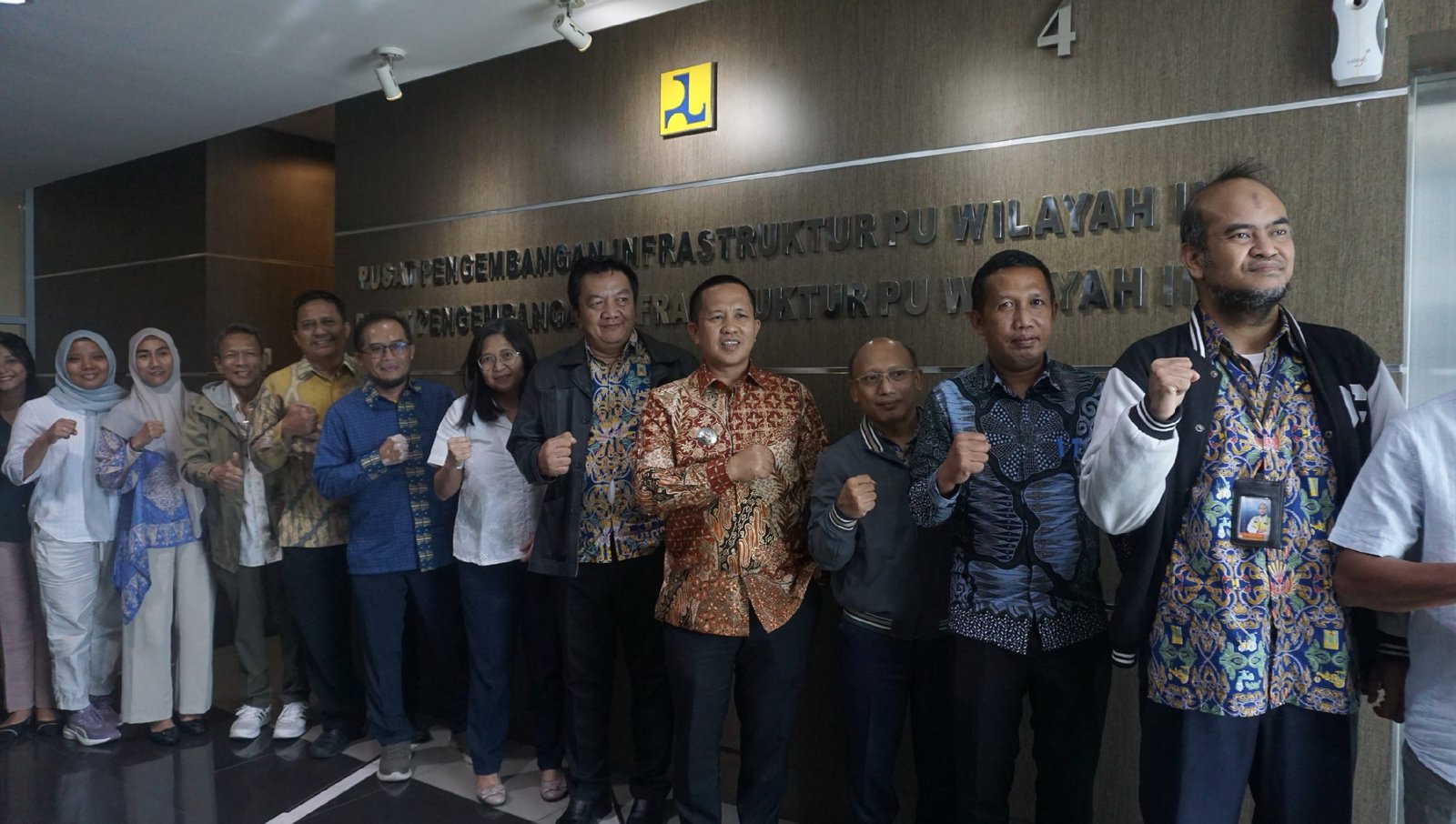 Bupati Morowali Iksan Baharudin Abdul Rauf melakukan pertemuan membahas percepatan penyusunan major projects dalam program Integrated City Planning (ICP) untuk wilayah Kabupaten Morowali, Sulawesi Tengah pada Rabu (12/11). Foto: GPriority/Rizky Dimuharam
